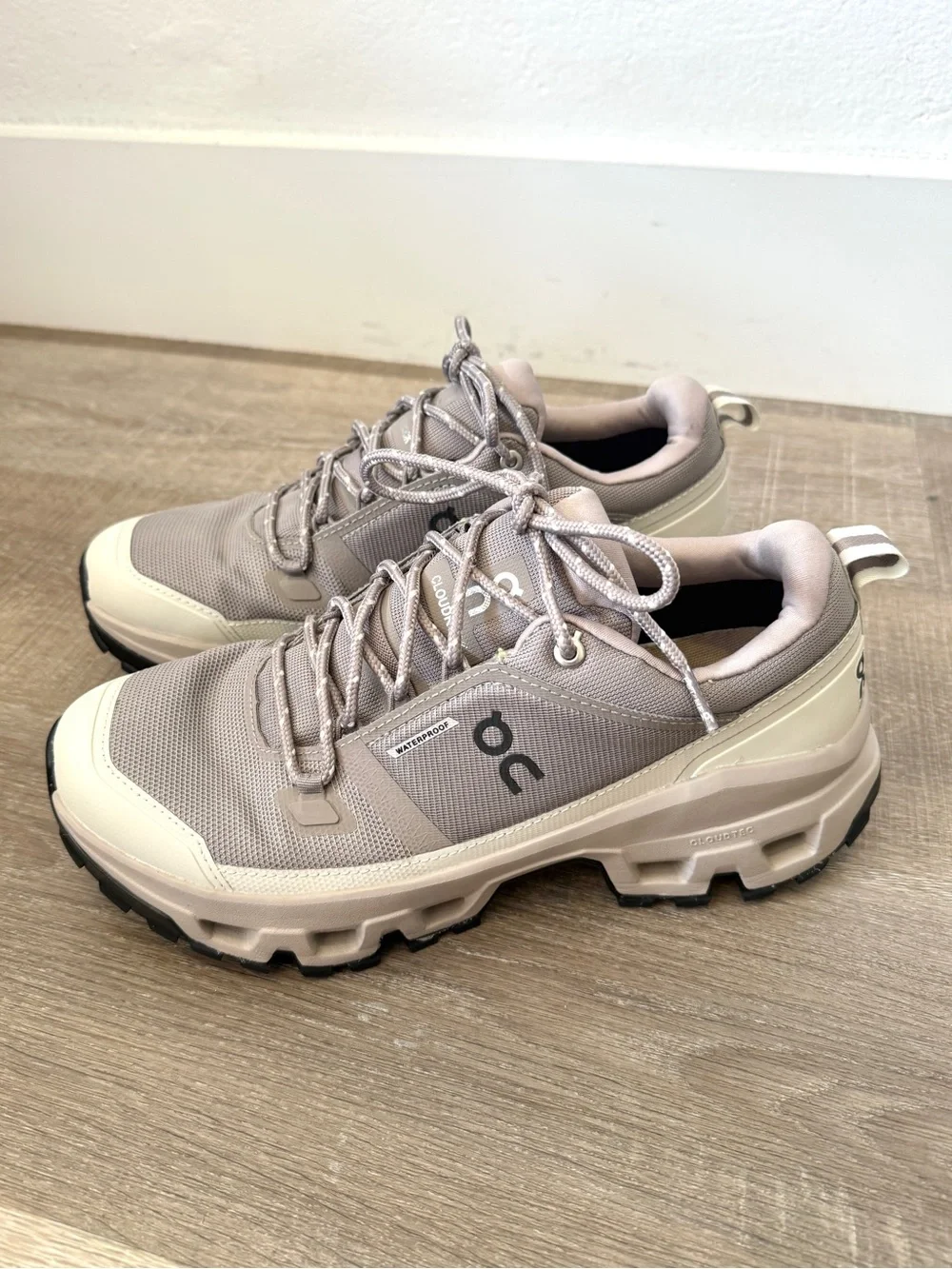 On Cloudrock Low WP Waterproof  Mauve / Taupe Size 8 Men's Hiking Shoes